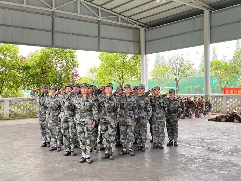 中学生网瘾厌学怎么解决(孩子网瘾戒除哪个学校好)