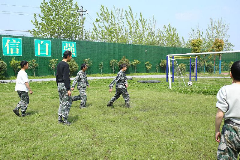 孩子厌学不去上学怎么办(叛逆厌学教育学校)