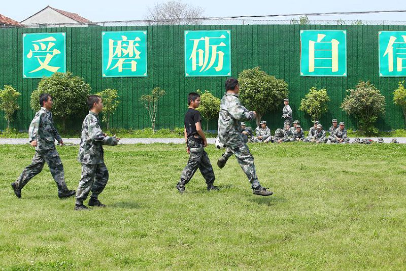 女孩青春期叛逆厌学怎么办(叛逆厌学孩子学校)