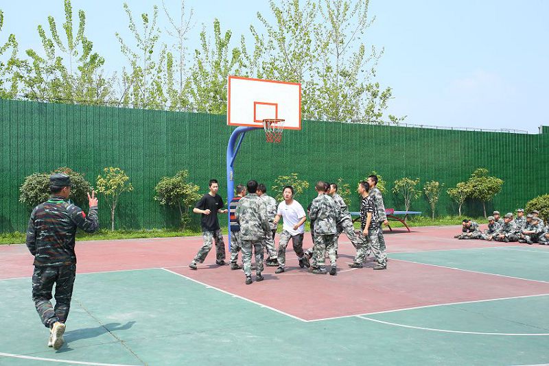 戒除学生网瘾的方法(孩子网瘾戒除学校)