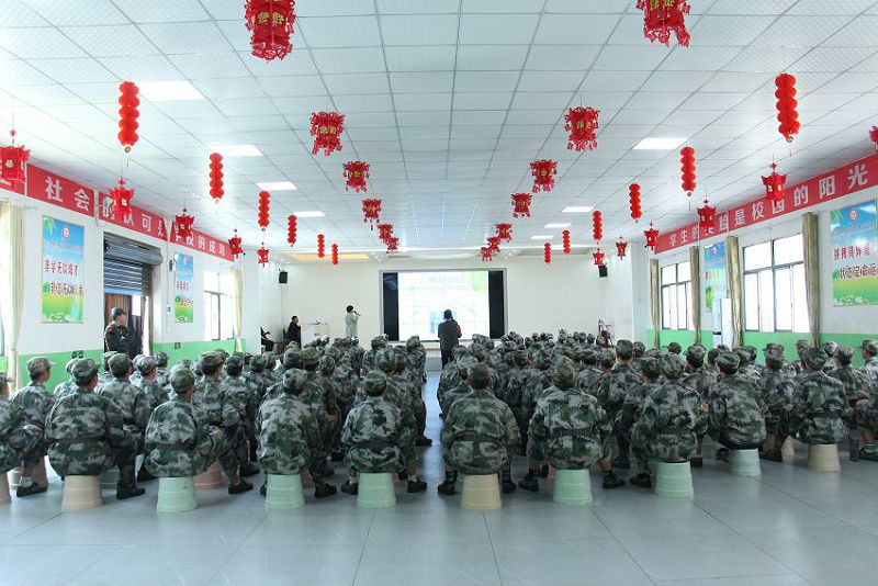 青春期的孩子厌学不想上学怎么办(青春期厌学应怎样教育)