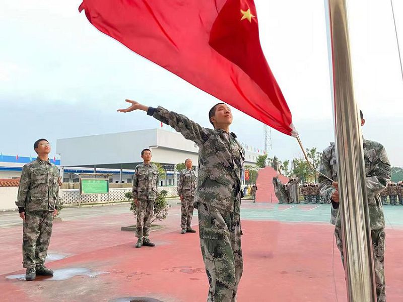儿子厌学父亲带他搬砖(儿子厌学不愿上学解决方法)