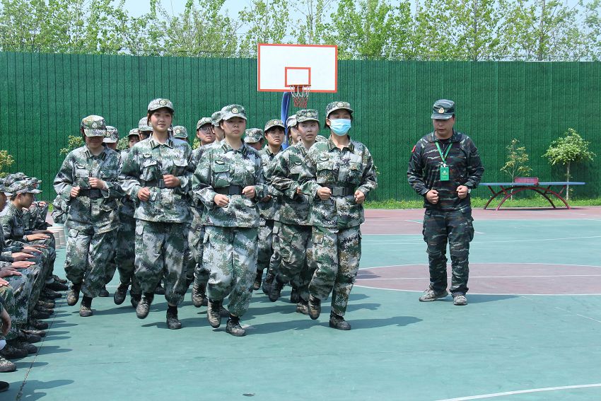 初中早恋现象(初中早恋的孩子怎么办)