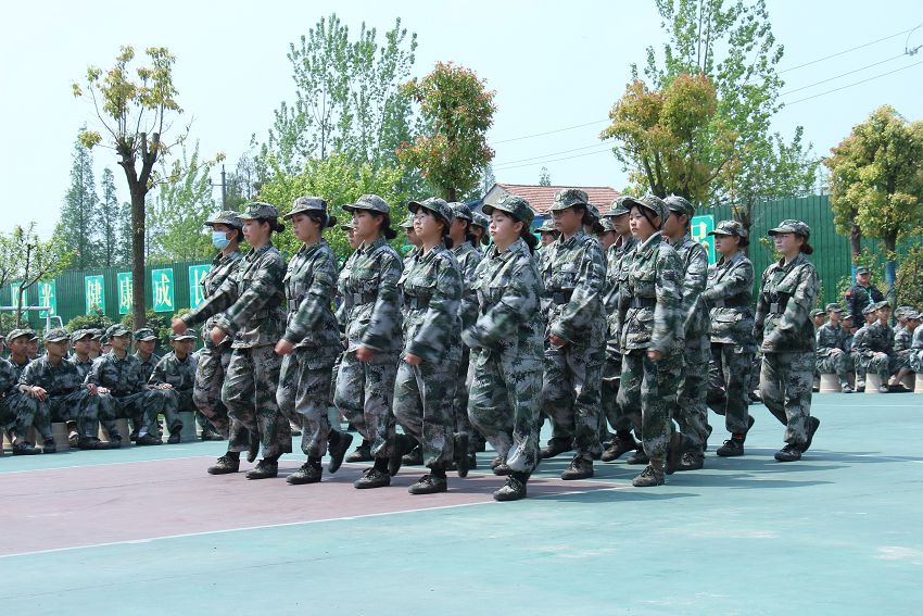 初中早恋怎么处理(初中早恋好吗)