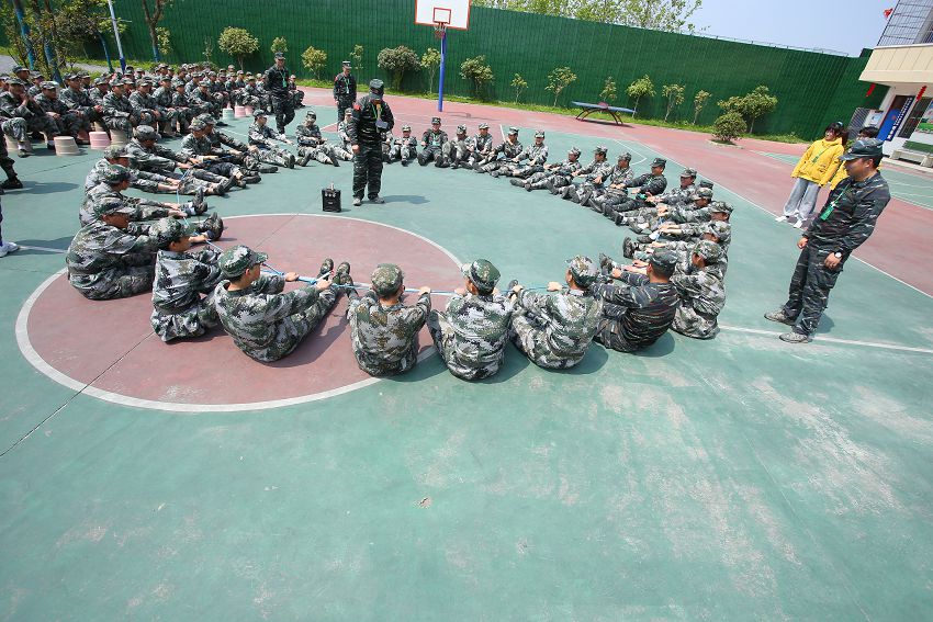 学生早恋了应该如何指导(学生早恋有什么影响)