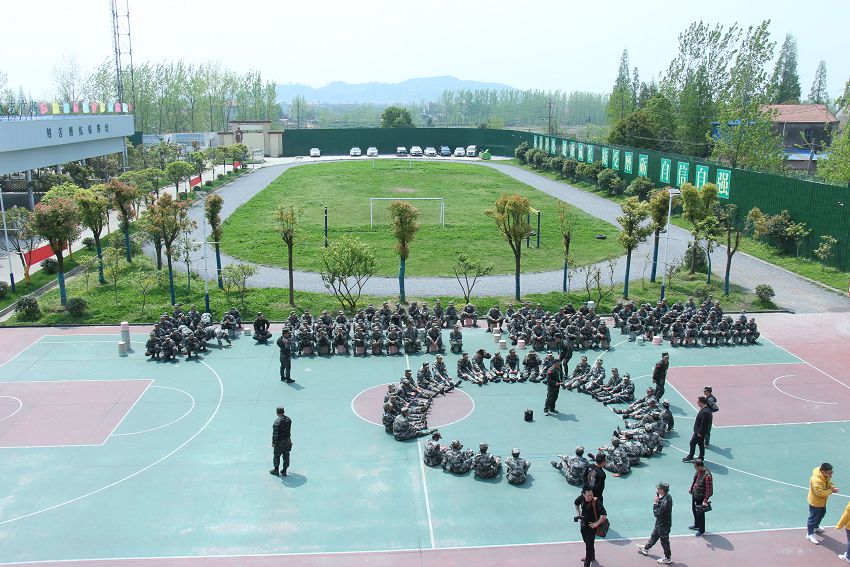 教师如何面对学生早恋(学生早恋心理辅导)