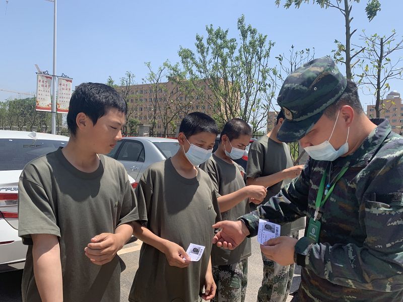 高中谈恋爱父母怎么处理(高中谈恋爱的忠告)