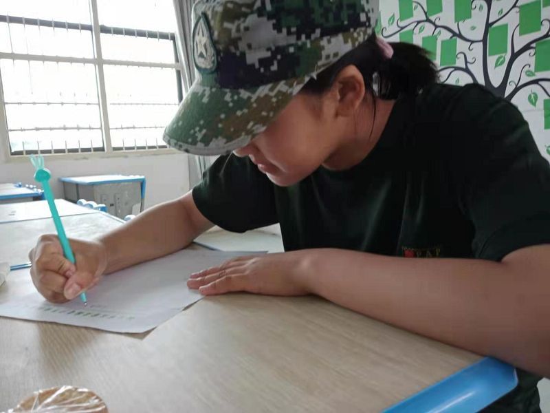 高中谈恋爱正常吗(高中谈恋爱的好处)