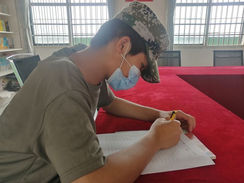 问题少年表现(军事化管理学校教你引导问题少年)