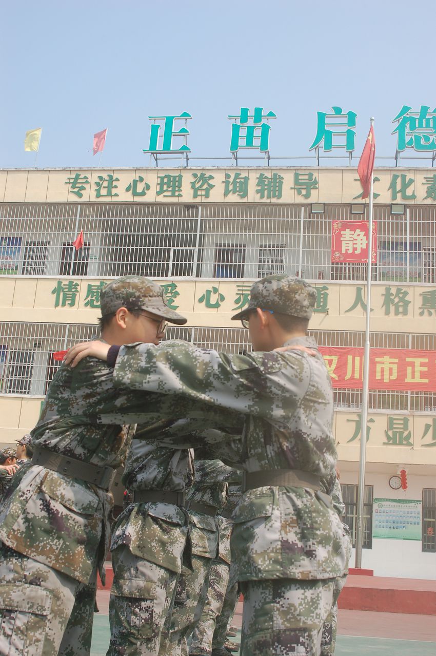 早恋泛指男女过早地谈恋爱( 高三学生早恋的教育方法 )