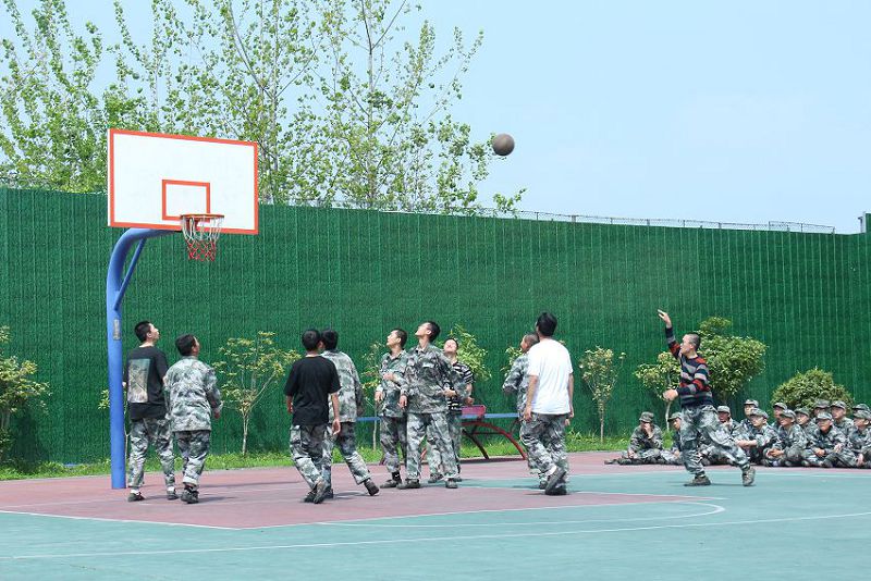 什么是网瘾(孩子总想去网吧打游戏沉迷网游怎么办)