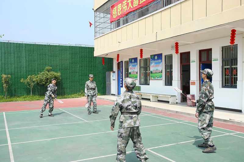 再谈青春特殊时期(青春期青少年的沟通与辅导技巧)