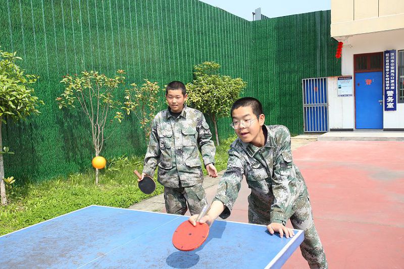 孩子叛逆期表现(孩子的叛逆行为家长如何引导才正确)