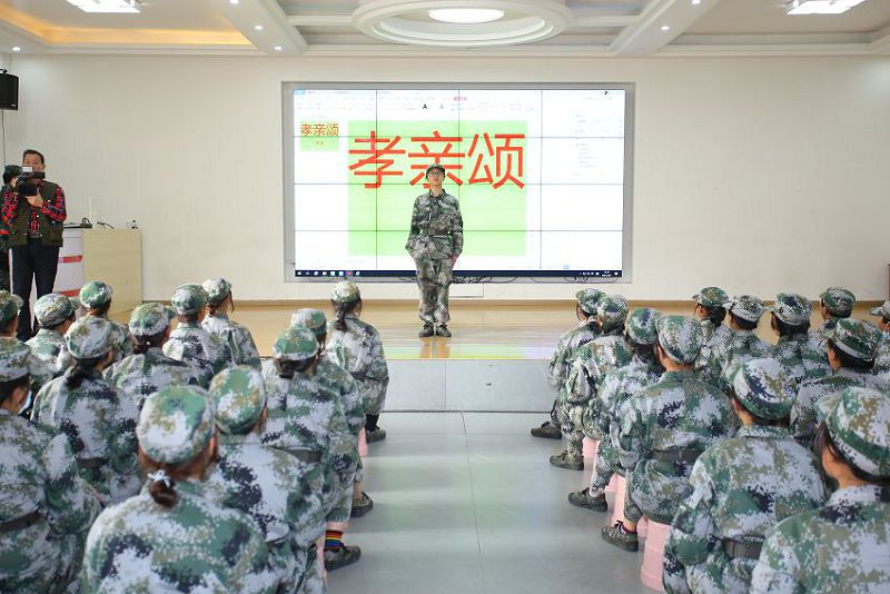 叛逆期的孩子打骂父母怎么办(如何管教15岁的叛逆期孩子)