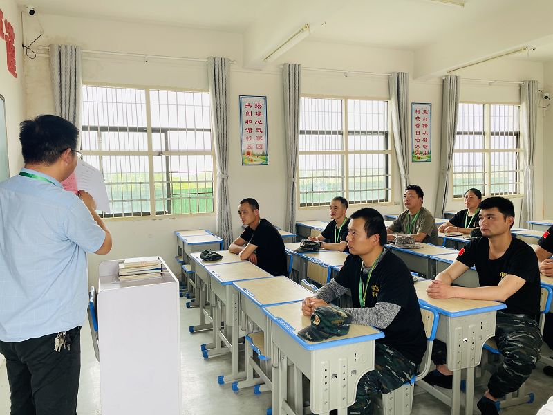 孩子的青春期，爸妈的崩溃期(青春期叛逆的孩子如何教育)