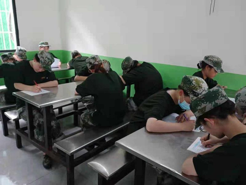 孩子早恋家长该怎么办？(早恋的男孩有什么好办法能解决)
